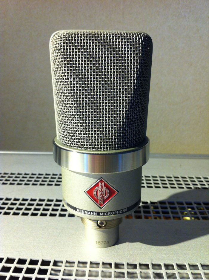 NEUMANN TLM102のレビュー。ノイマンだけど、、使い辛いマイクかも