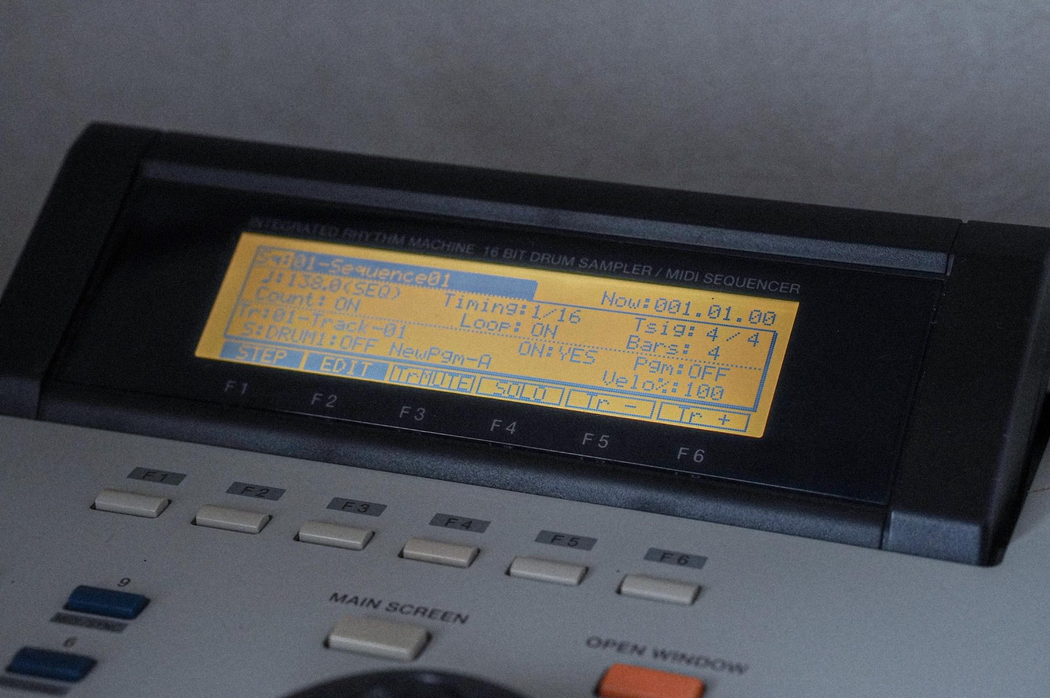 AKAI MPC 2000 XLでレコードの音をサンプリングして気づいた色々 | DTM DRIVER!