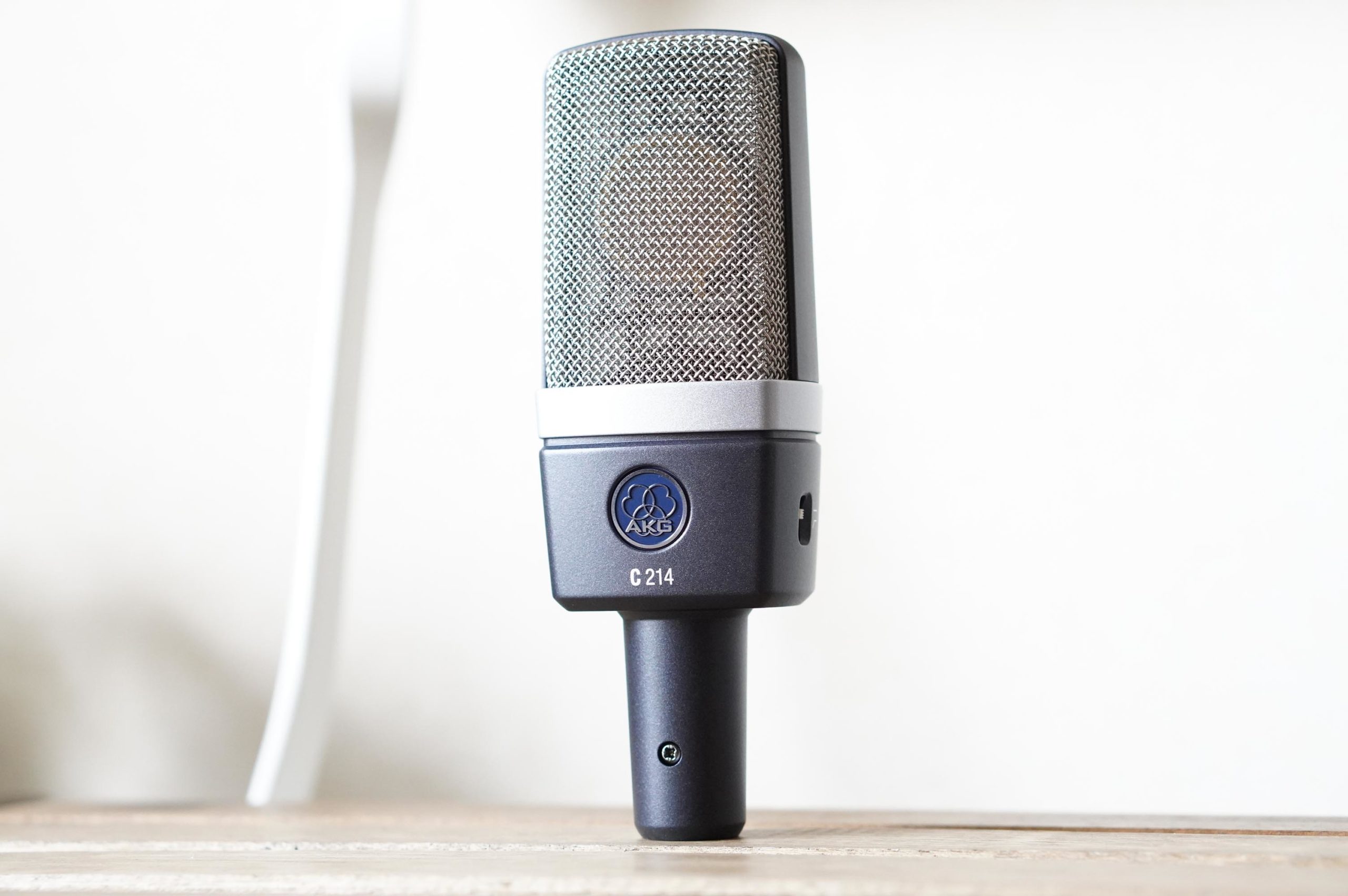 コンデンサーマイク AKG C214 | horsemoveis.com.br